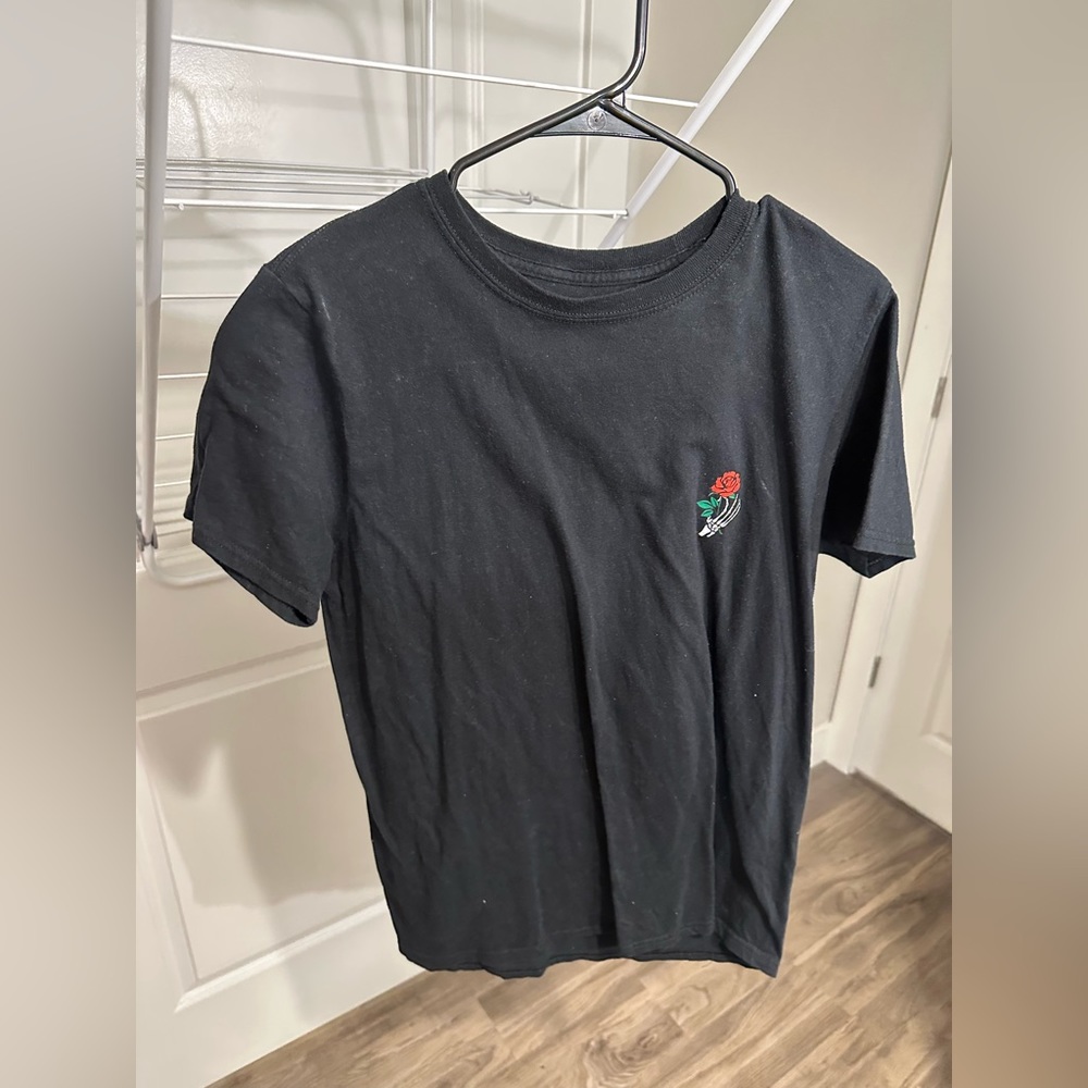 Lightly used men t shirt black